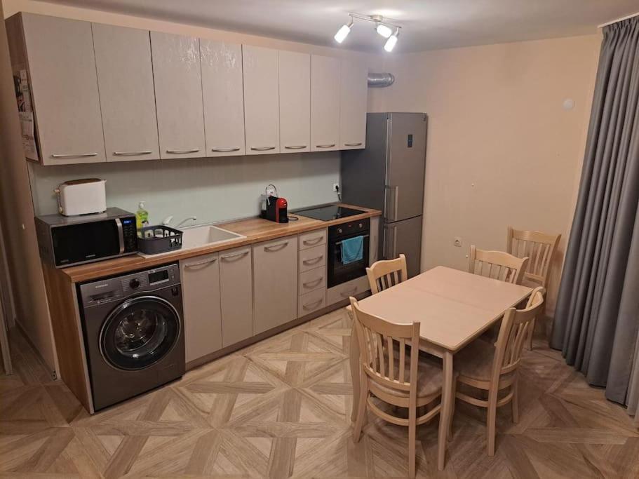 Markapart 3 - Apartment In Downtown Ruse Esterno foto